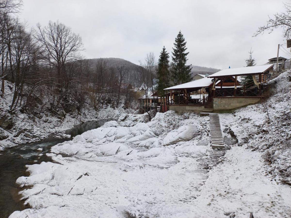 Садиба Федорчуків За Рікою Villa Sheshory Exterior photo